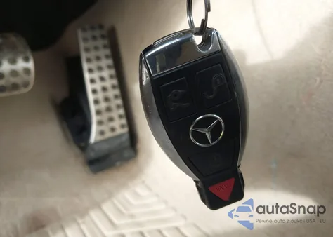 2013 Mercedes-Benz C 300 Sport 4Matic z USA, uszkodzony, nr VIN WDDGF8AB0DR289156